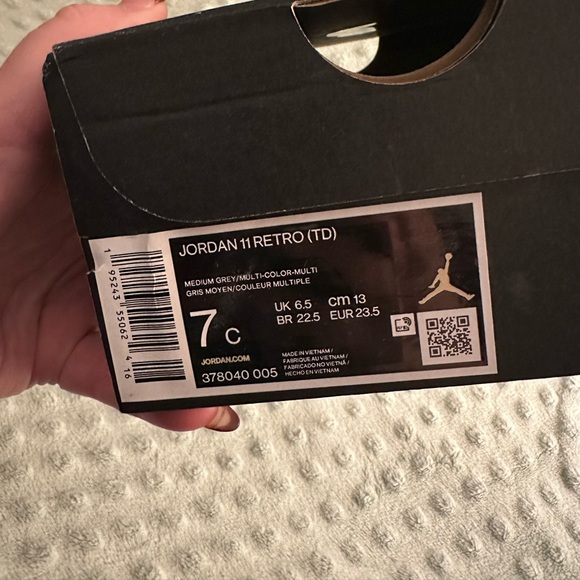 Jordan 11 retro Gray size 7 in toddler - Picture 3 of 9